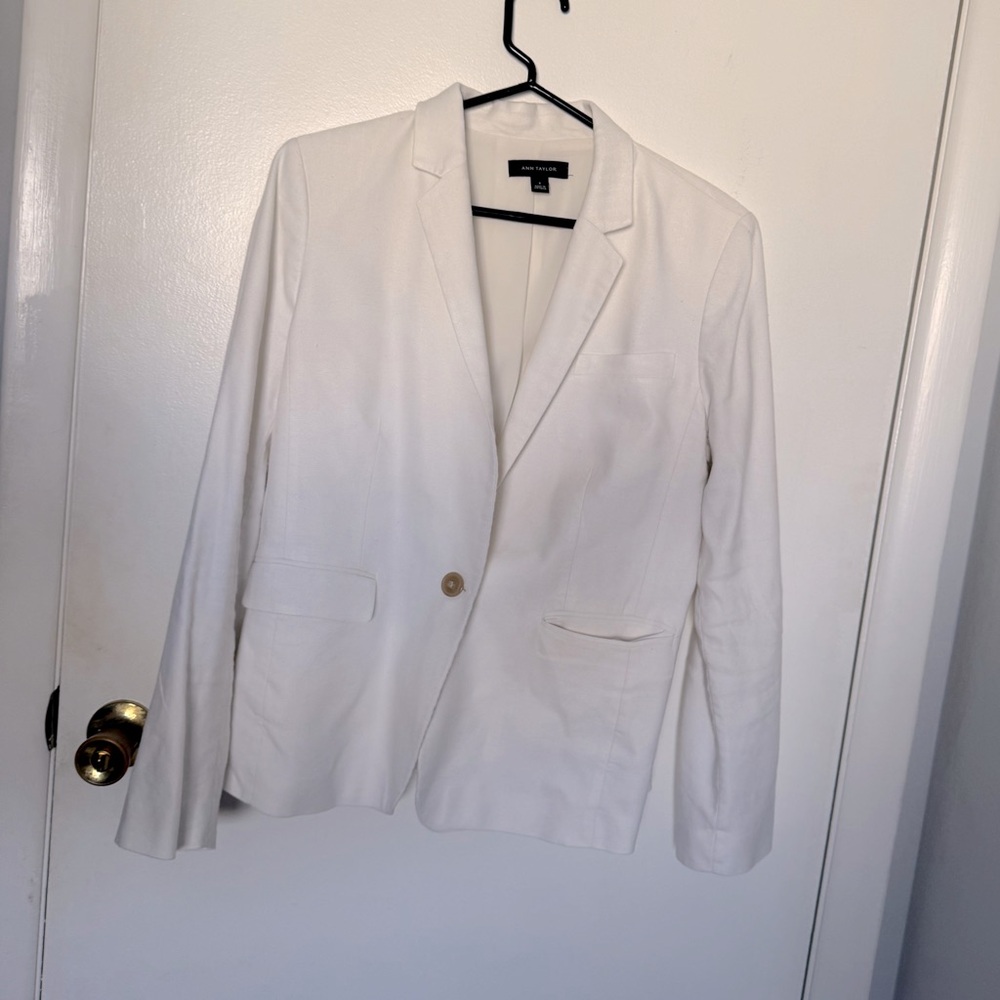 White linen Ann Taylor Blazer size 8